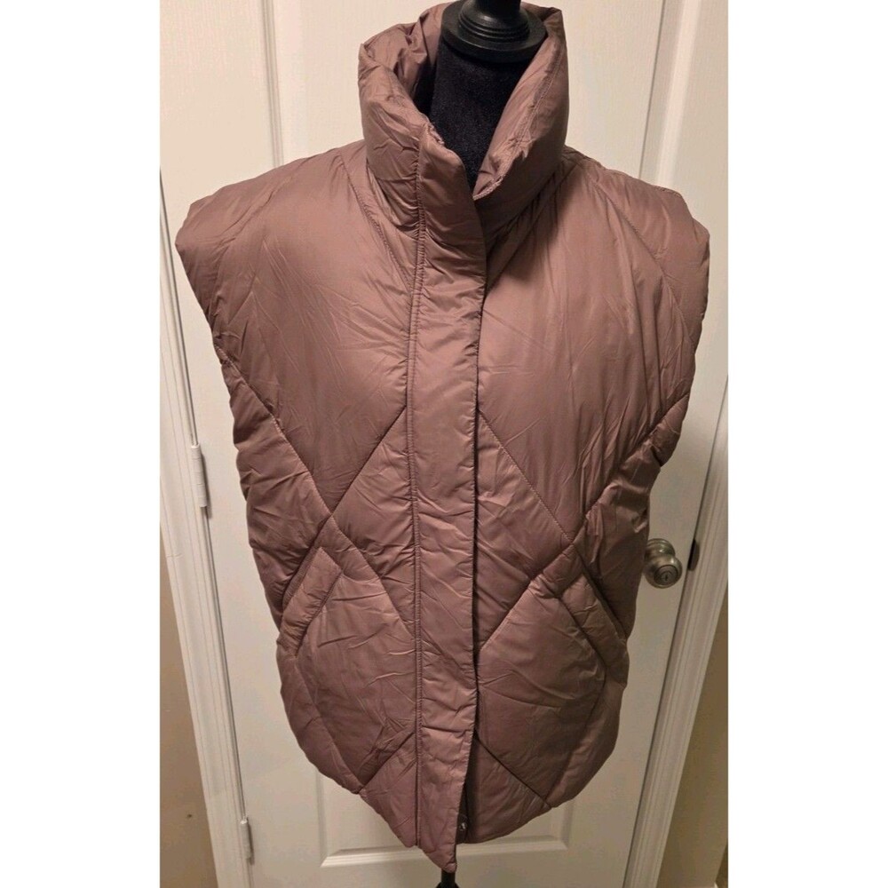 Abercrombie & Fitch Quilted Puffer Vest in Mauve Brown- Size Small